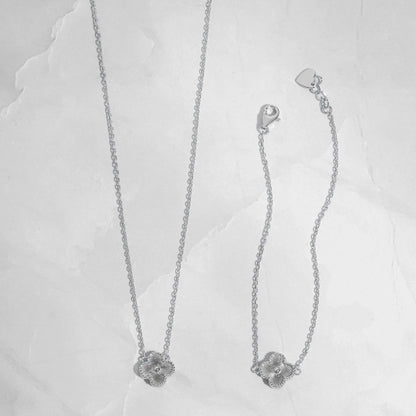 Dahlia Single Four Leaf Clover Bracelet