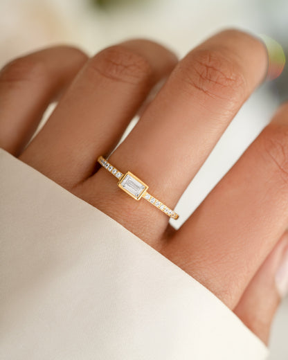 Baguette Ring w Pavé Band