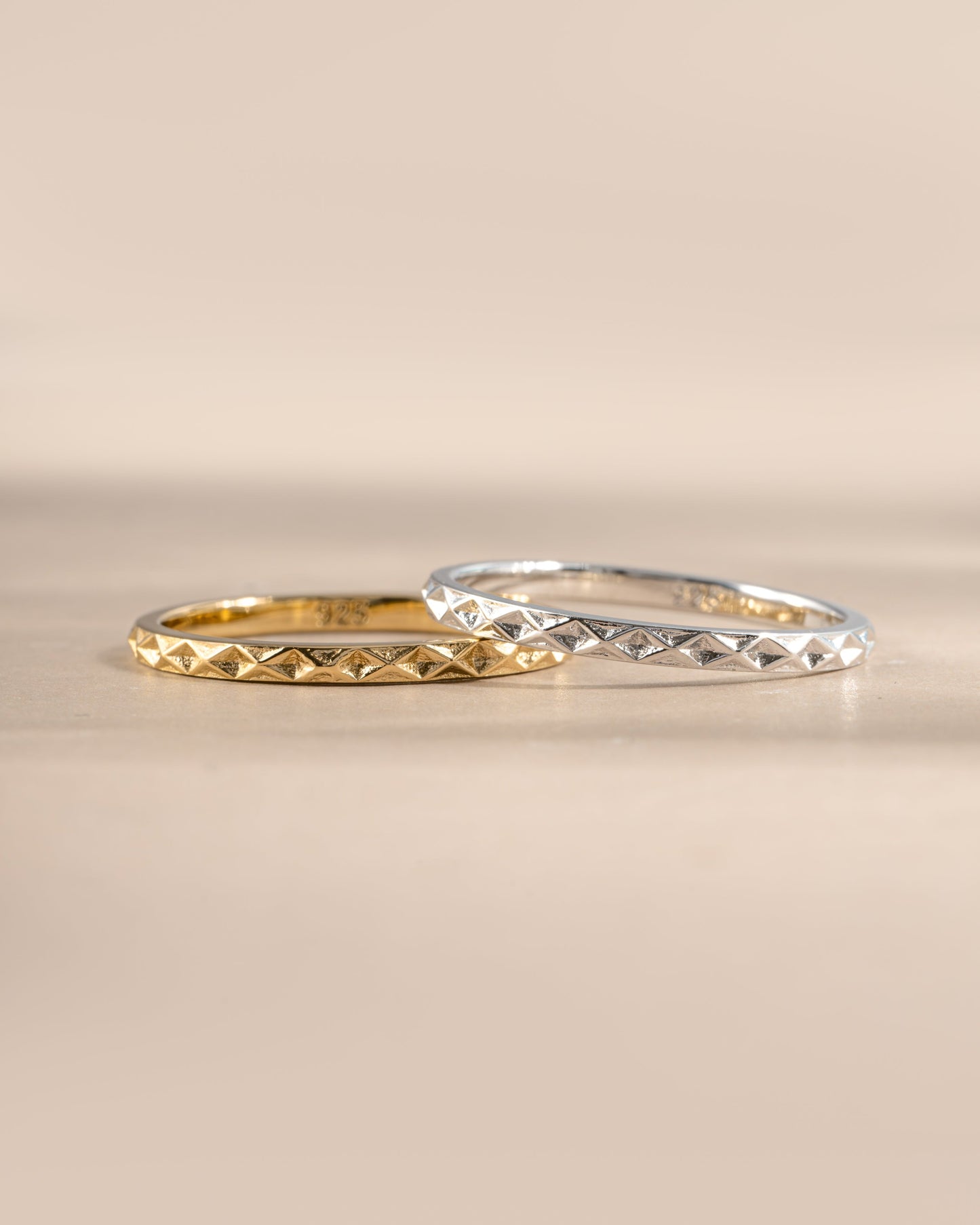 Simple Geometric Stacking Ring