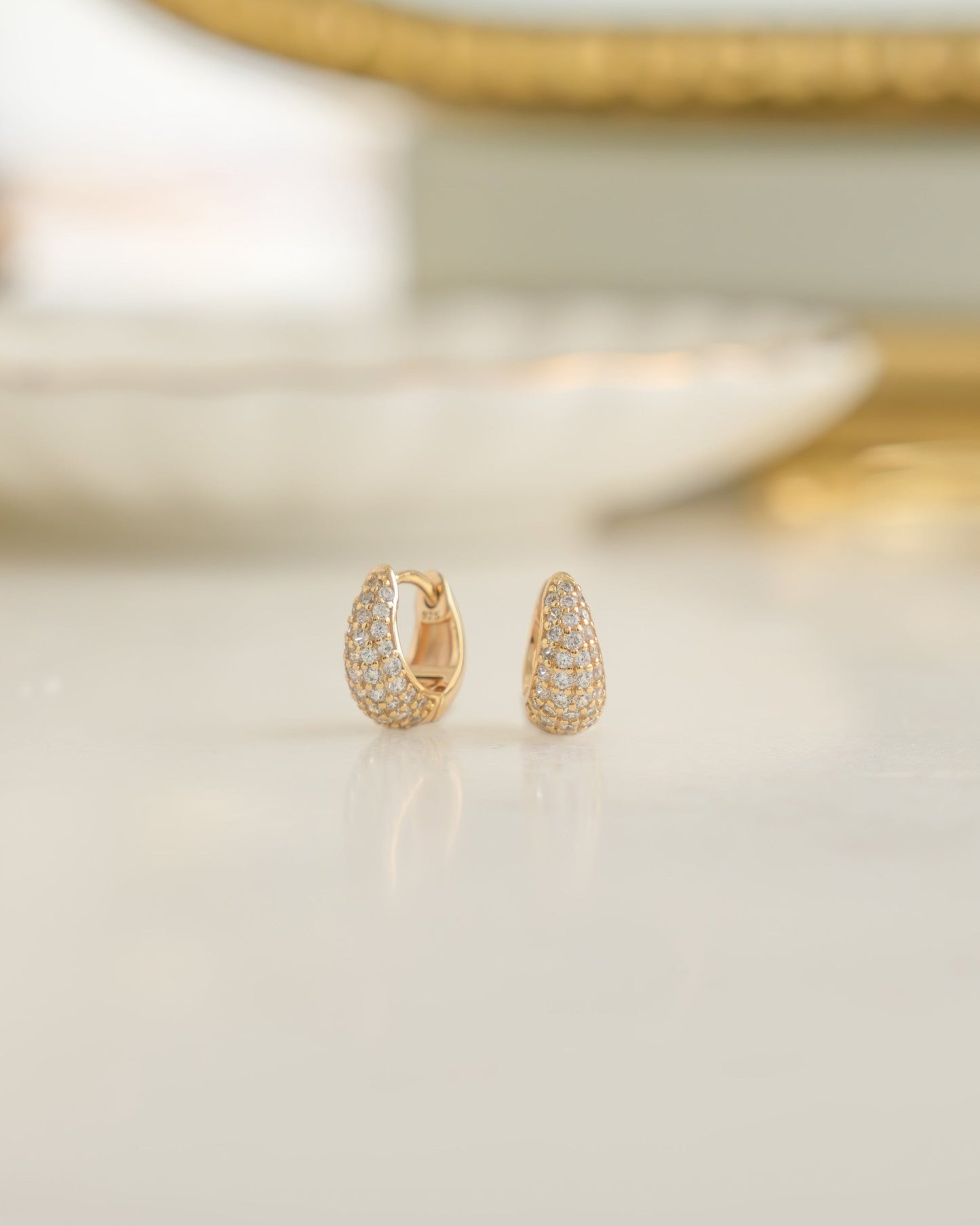 10mm Pavé Basket Huggies